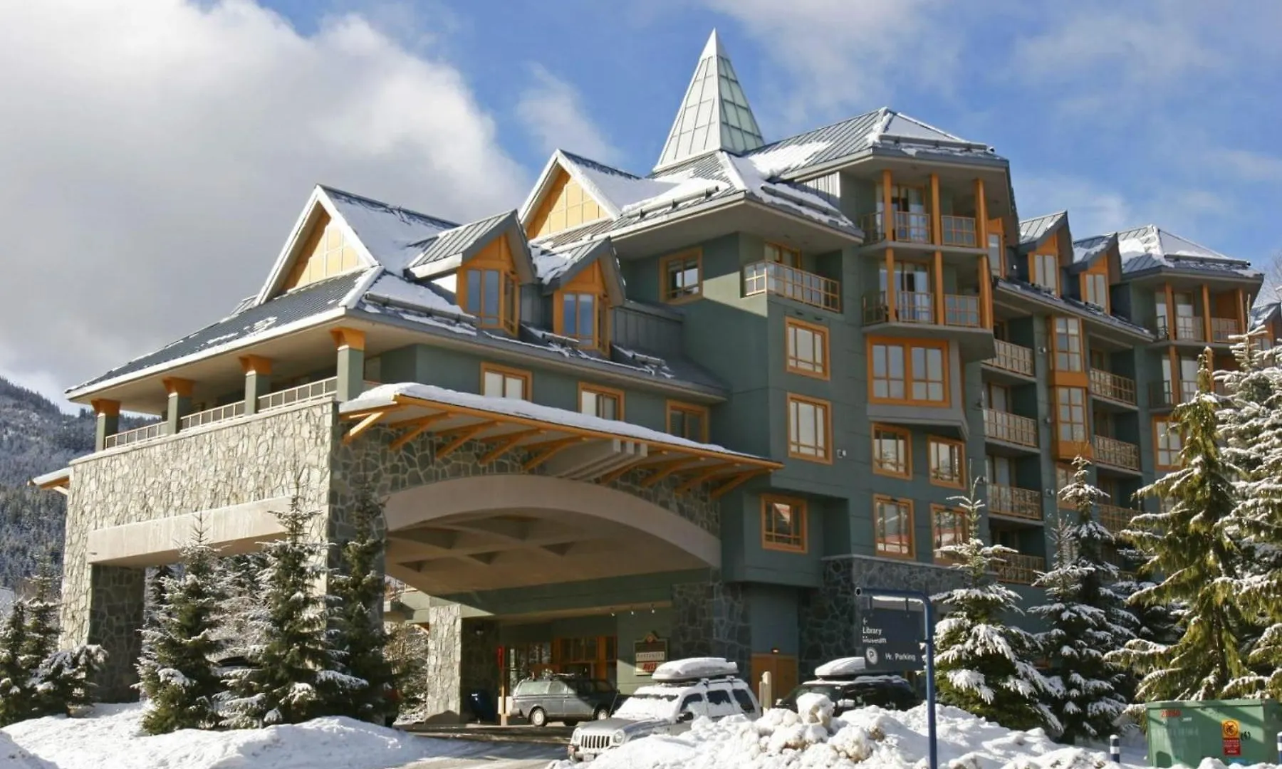 Holiday home Renovated 1Bed-1Bath In Village With Pool, Hot Tub, And Sauna Whistler